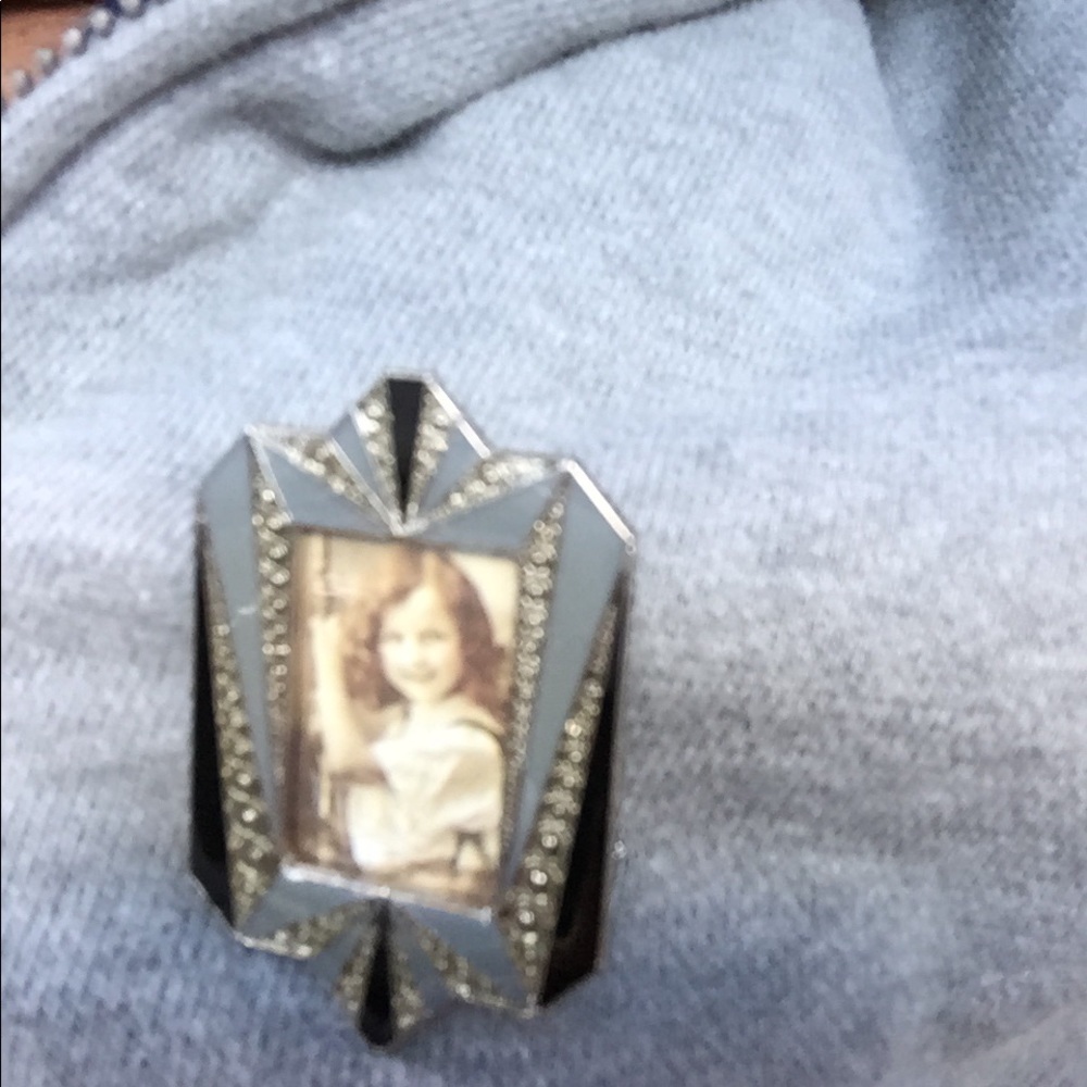 Photo Brooch - Picture 3 of 5